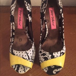 Betsey Johnson Floral vintage peep-toe